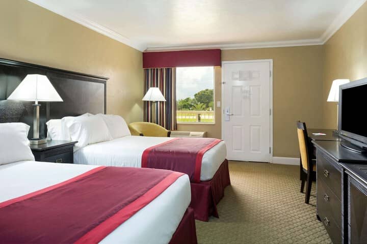 Room 4 of 16